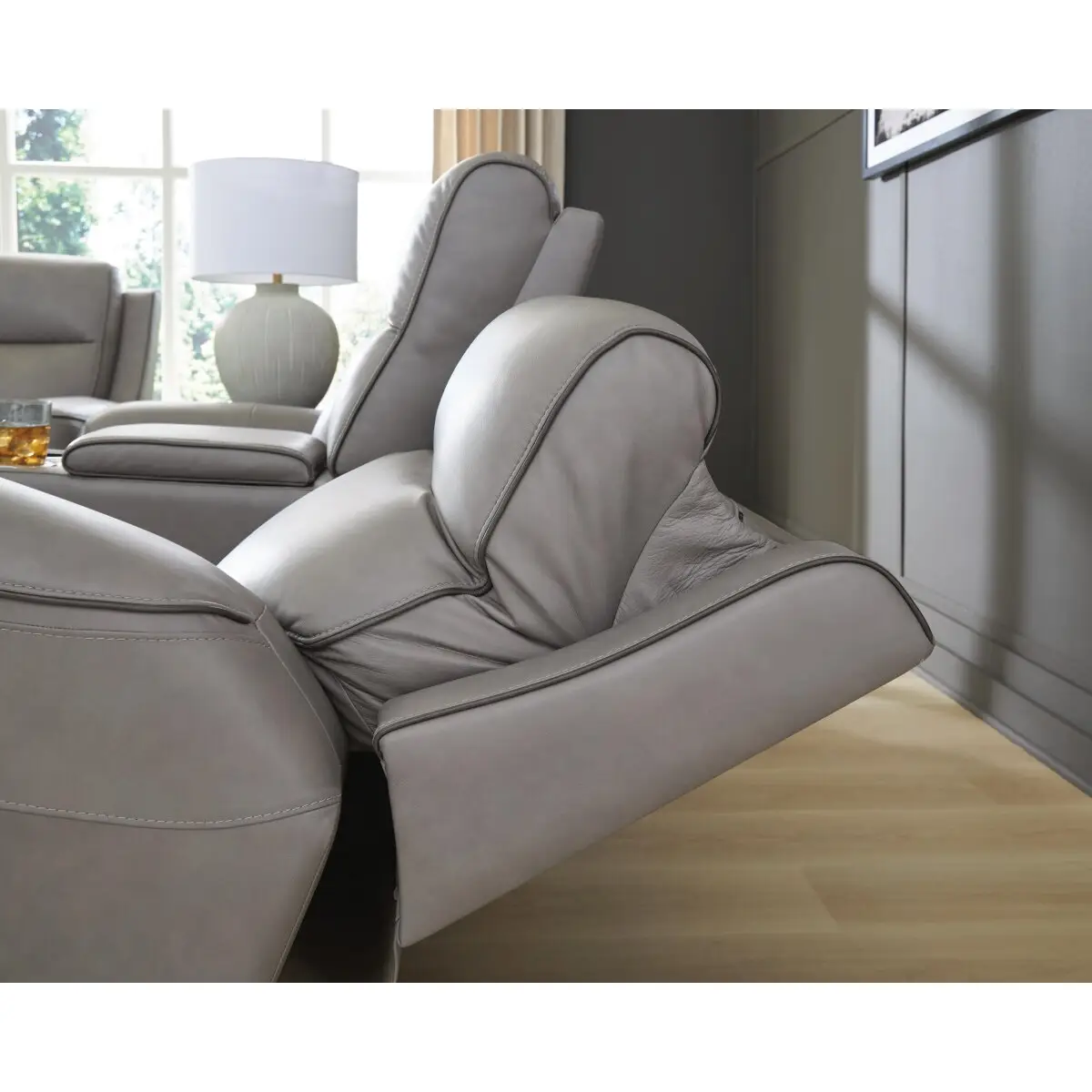 5Z-Comfort Power Reclining Loveseat with Console - Image 7
