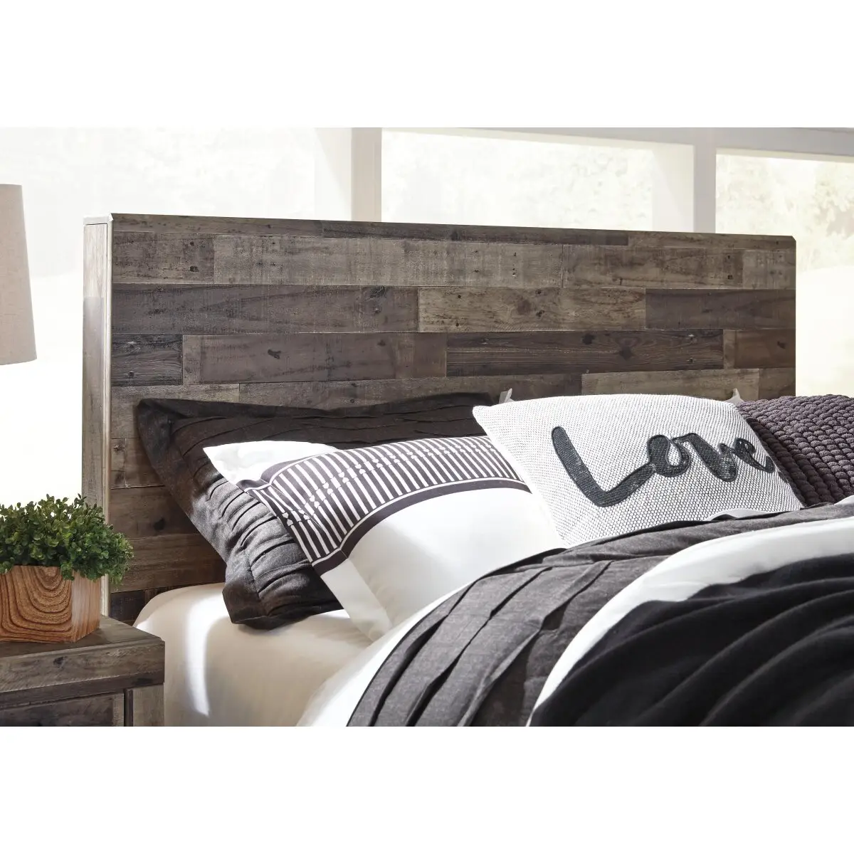 Derekson King Panel Bed - Image 4