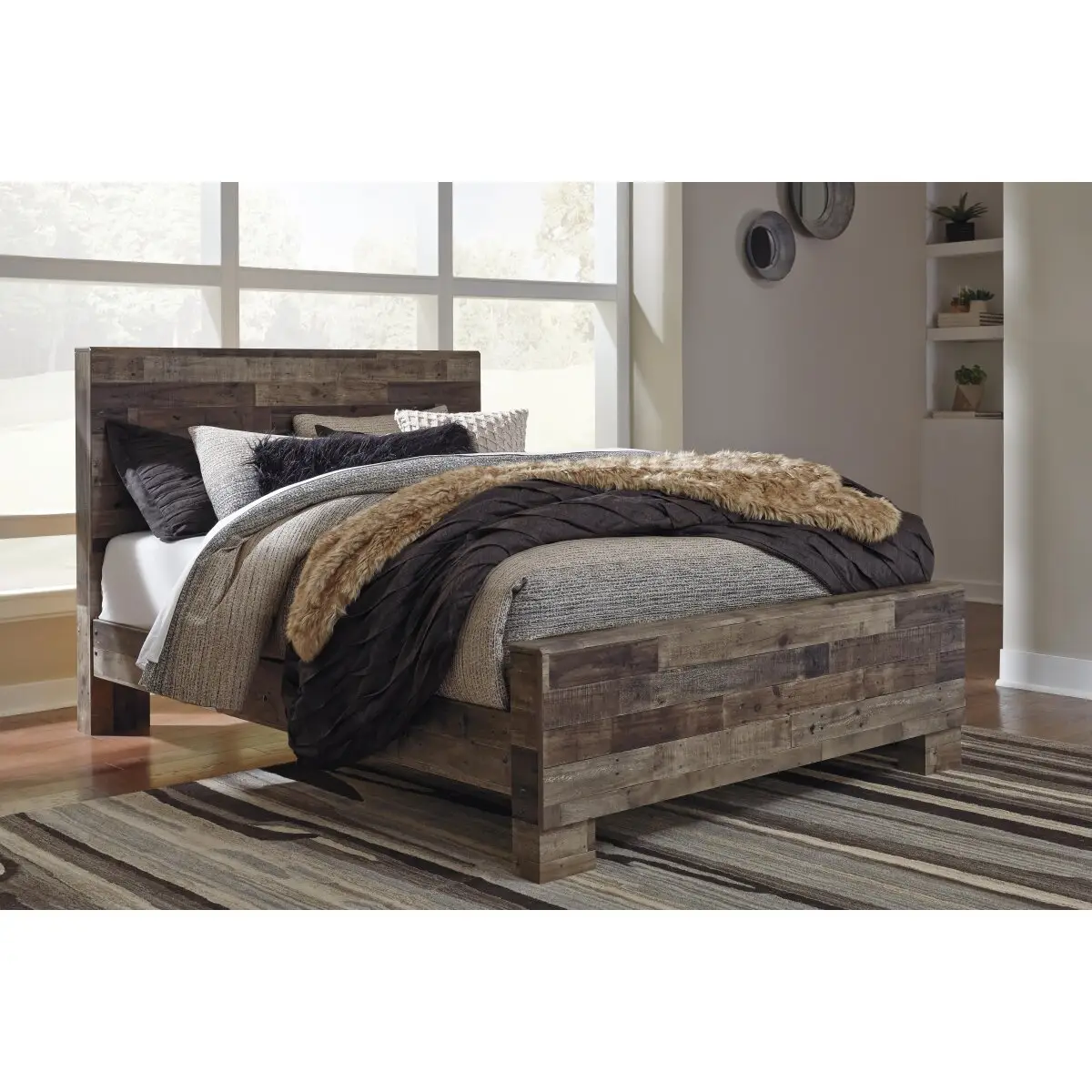 Derekson Queen Panel Bed - Image 3