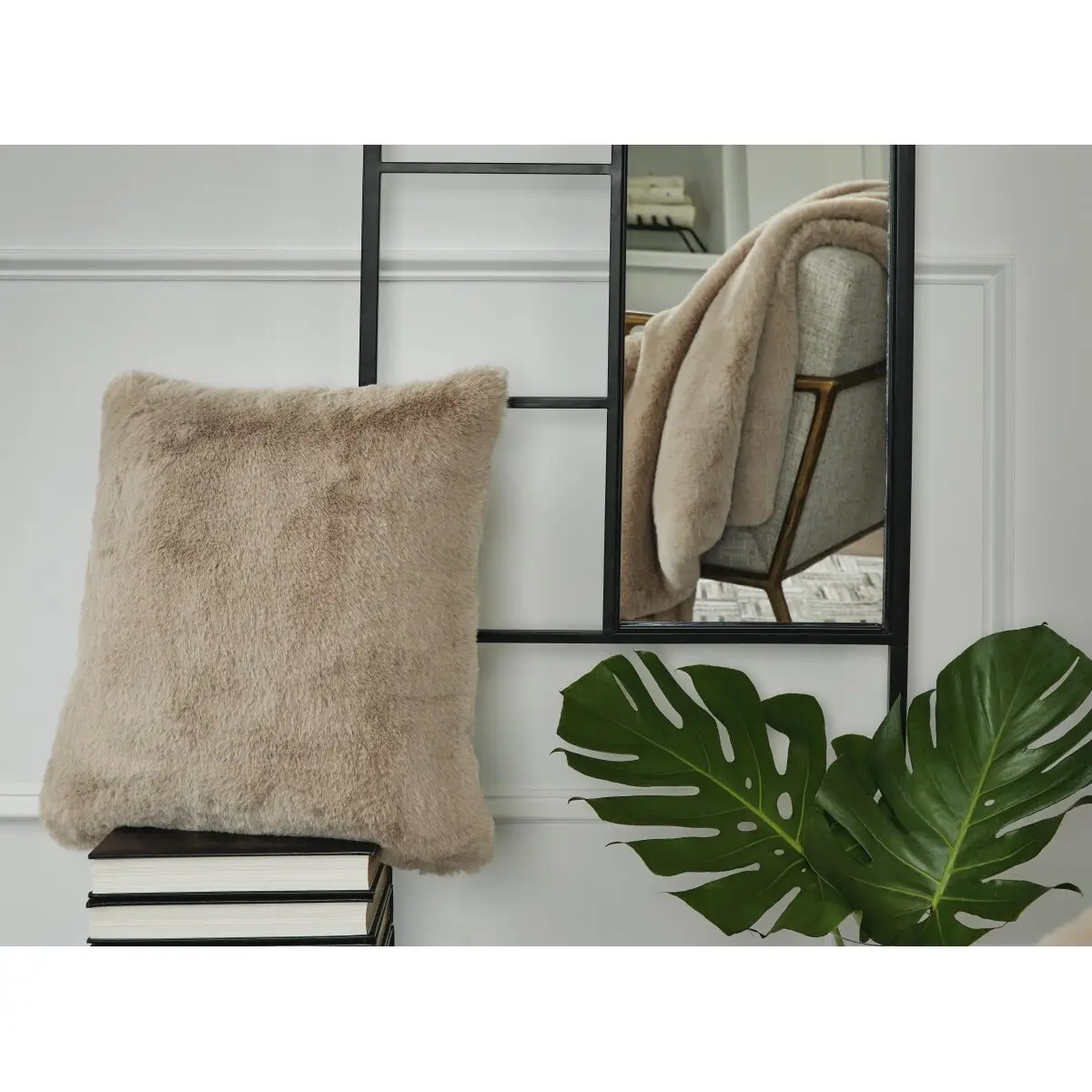 Gariland Pillow - Image 3