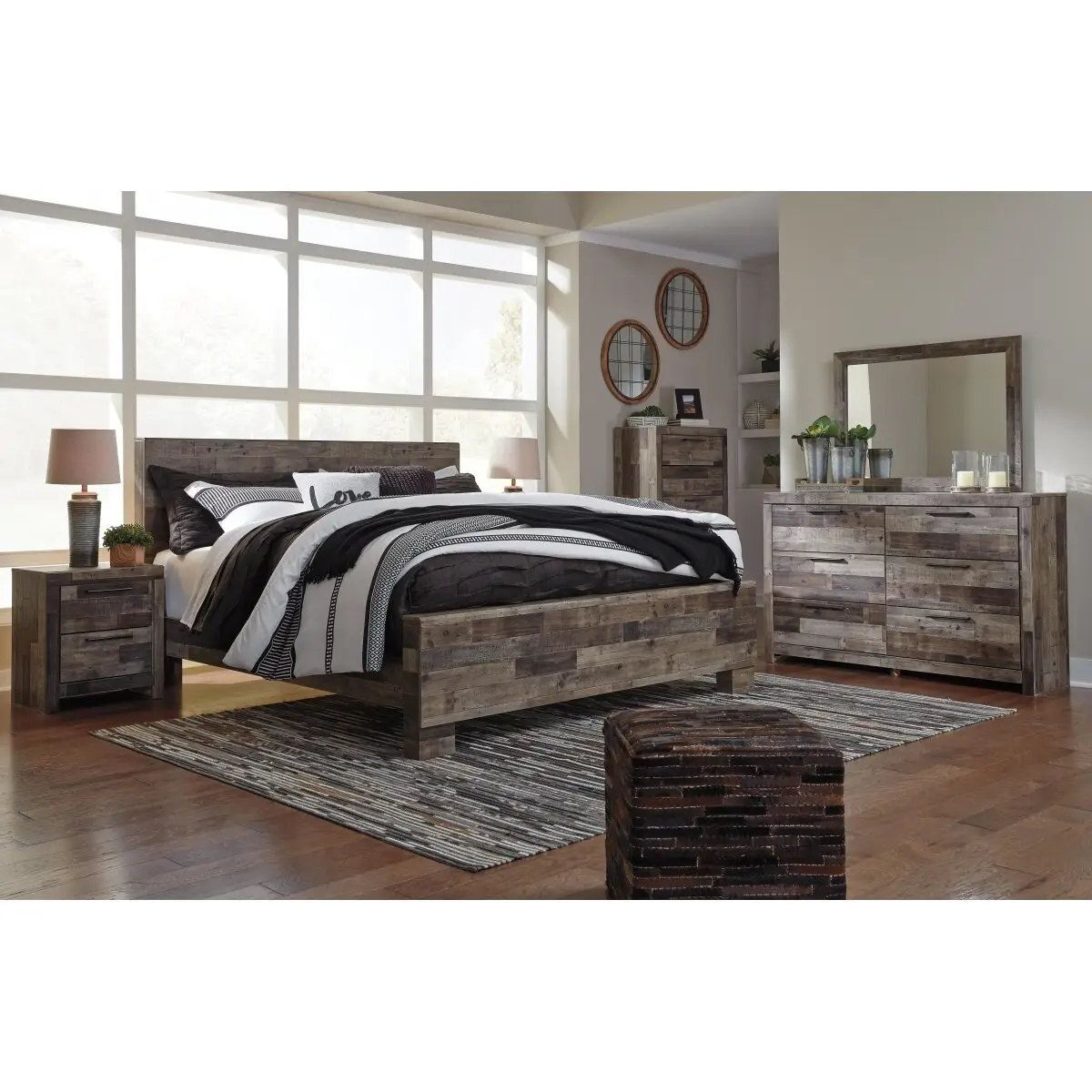 Derekson King Panel Bed - Image 7